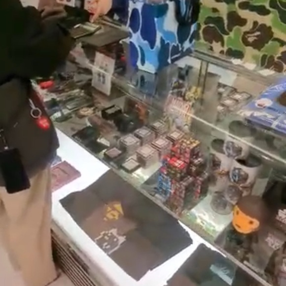 BAPE COOKIE MONSTER KEYCHAIN BABY MILO NWT RARE - Picture 4 of 4